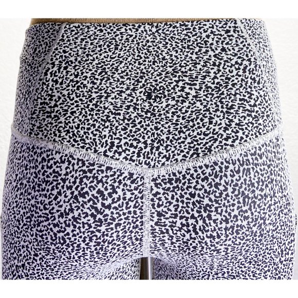 Athleta Black & White Leopard Print Mid Rise 2 Pocket Activewear Leggings XSP - Picture 8 of 9